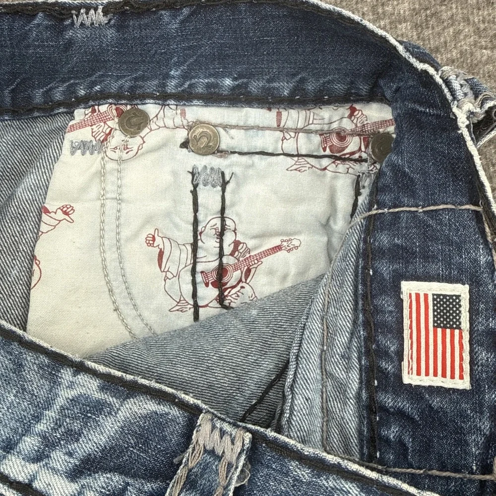 True Religion Ricky Super T Straight Leg Jeans Mens Size 33 Whiskered Wash USA